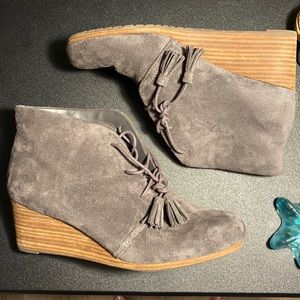 Woman’s Dr Scholl’s wedge ankle bootie. Size 10M
